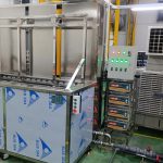 bể rửa siêu âm công nghiệp có động cơ nâng hạ dùng trong ngành công nghiệp rửa kính
